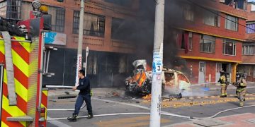 Ambulancia explotó en calle del norte de Bogotá y causó pánico entre transeúntes