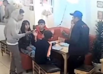 Video: ladrones pidieron hasta claves de celulares de víctimas en restaurante de Bogotá