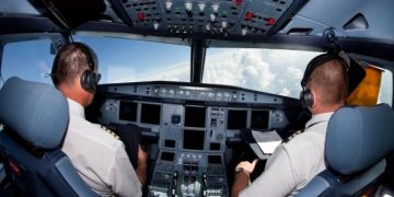 ¿Qué tan bien paga cada aerolínea? Piloto en Colombia revela los sueldos