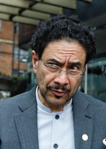 Polémica en el Colegio Americano de Bogotá por evento con Iván Cepeda: padres protestan y la institución responde