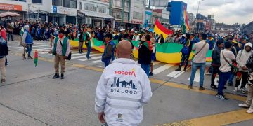 Integrantes de la Minga Indígena irrumpieron por la fuerza en el Ministerio de Relaciones Exteriores.