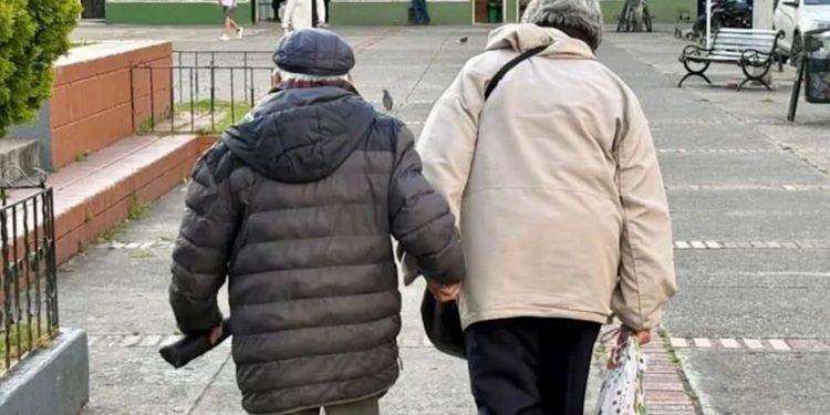 Grupos de pensionados que no recibirán la prima de mitad de año en Colombia: estos son los casos en los que no aplica