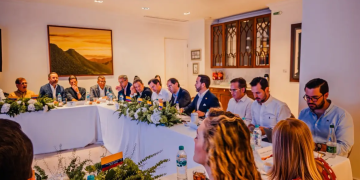 En total, los 18 ministros de De La Espriella reportaron un patrimonio cercano a los $30 mil millones.