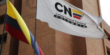 Estos son los nueve magistrados del Consejo Nacional Electoral (CNE) elegidos por el Congreso de la República. La elección se llevó a cabo durante una jornada que se extendió hasta altas horas de la noche del 25 de agosto.