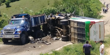 Más de 20 estudiantes resultaron heridos y uno murió tras accidente de un bus escolar en Sucre: “Lo único que quiero es que manden ambulancias”