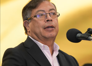 Petro responde a residentes de exclusivo conjunto en Bogotá que rechazaron su llegada como vecino: “Tengo derecho a vivir donde quiera”.