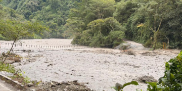 Colapsa el puente El Ocal en Guayabetal por fuertes lluvias