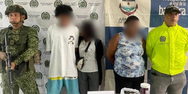 La Armada capturó a alias La Tía, señalada de coordinar puntos de venta de droga del Clan del Golfo en Bahía Solano, Chocó.