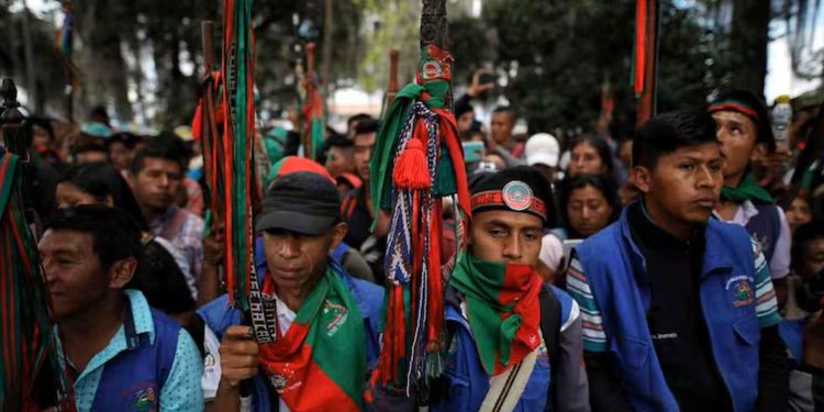 Propuesta del Gobierno de De la Espriella para regular las guardias indígenas aumenta la tensión con uno de los sectores más fuertes de la izquierda