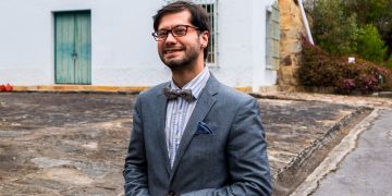 Sergio Esteban Vélez, el funcionario poeta que cuestiona la rebeldía en la literatura colombiana