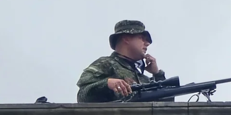 El esquema de seguridad de Petro solicitó ubicar a dos militares en la terraza del Congreso durante las marchas, pero no fue una orden del Gobierno