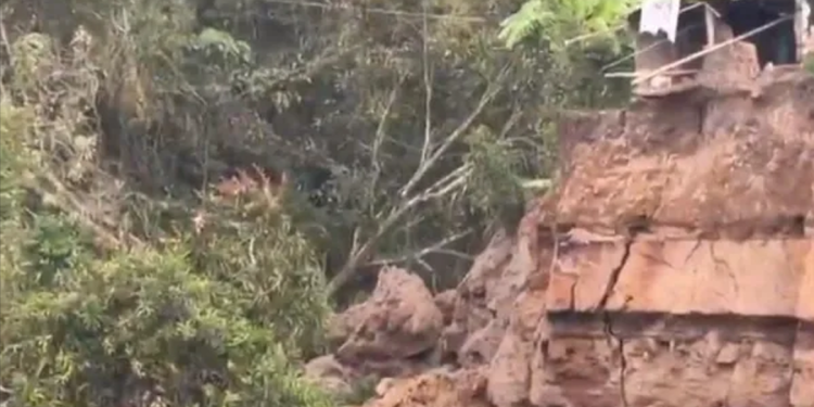 Fuertes lluvias provocan deslizamientos en Moniquirá: una grieta partió el terreno en la vereda Pajales.