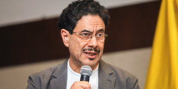 “Le reclamaron al líder del gabinete imaginario”: cuestionan a Iván Cepeda y esto fue lo que ocurrió.
