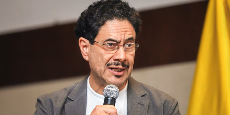 “Le reclamaron al líder del gabinete imaginario”: cuestionan a Iván Cepeda y esto fue lo que ocurrió.