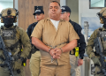 Abelardo de la Espriella publicó un video de la extradición de nueve criminales: fueron trasladados esposados, con el cabello rapado y vestidos de uniforme.